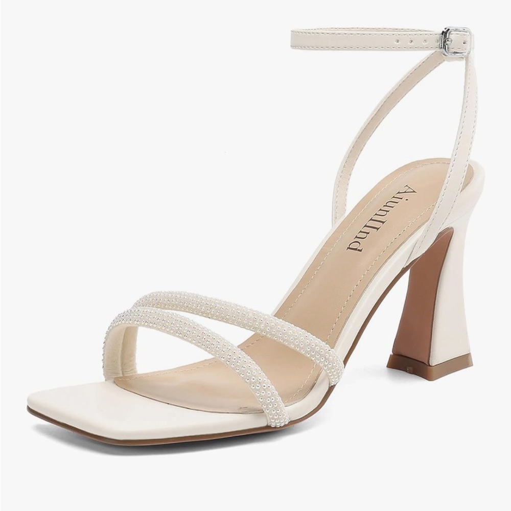 NEW block heel pearlescent heels 8